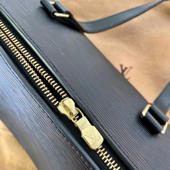 Authentic Louis Vuitton Papillon Epi leather black - Picture 8 of 16